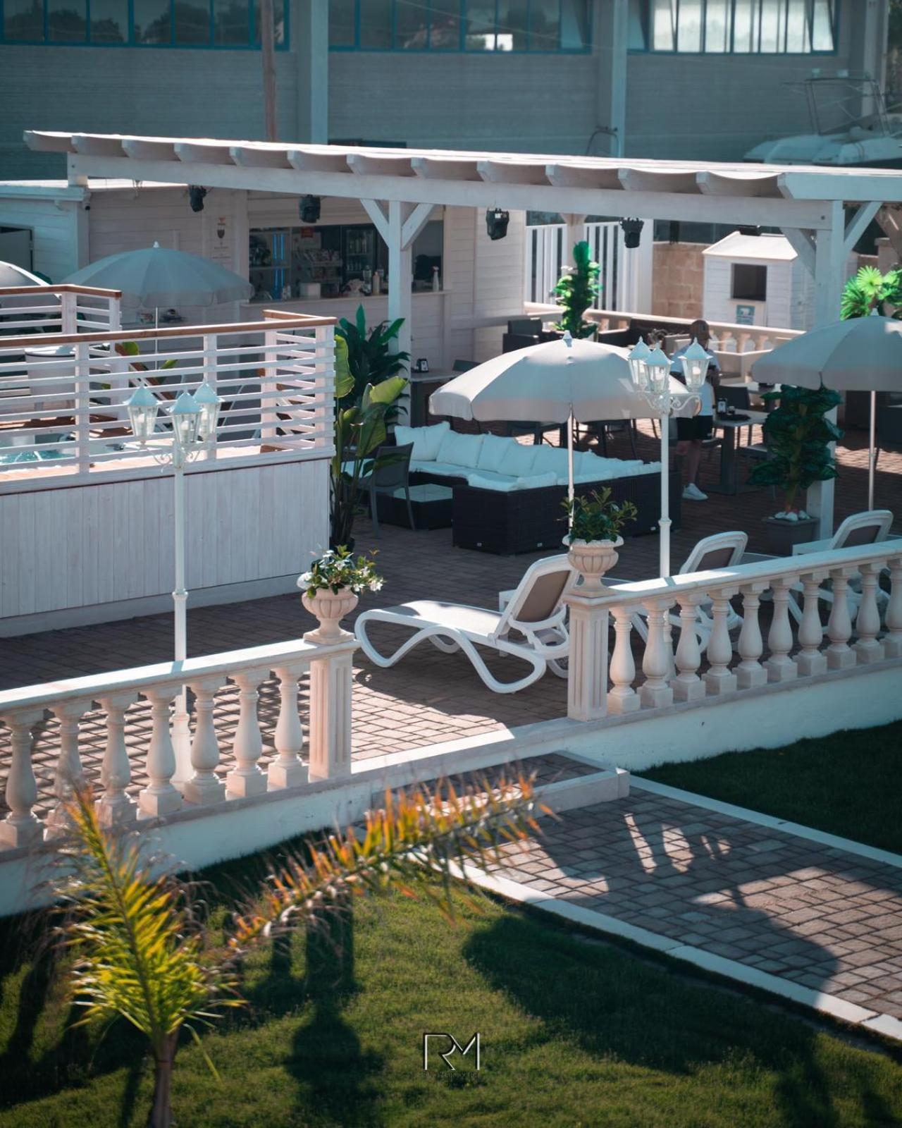 La Palazzina Bed & Breakfast Порто Чезарео Екстериор снимка