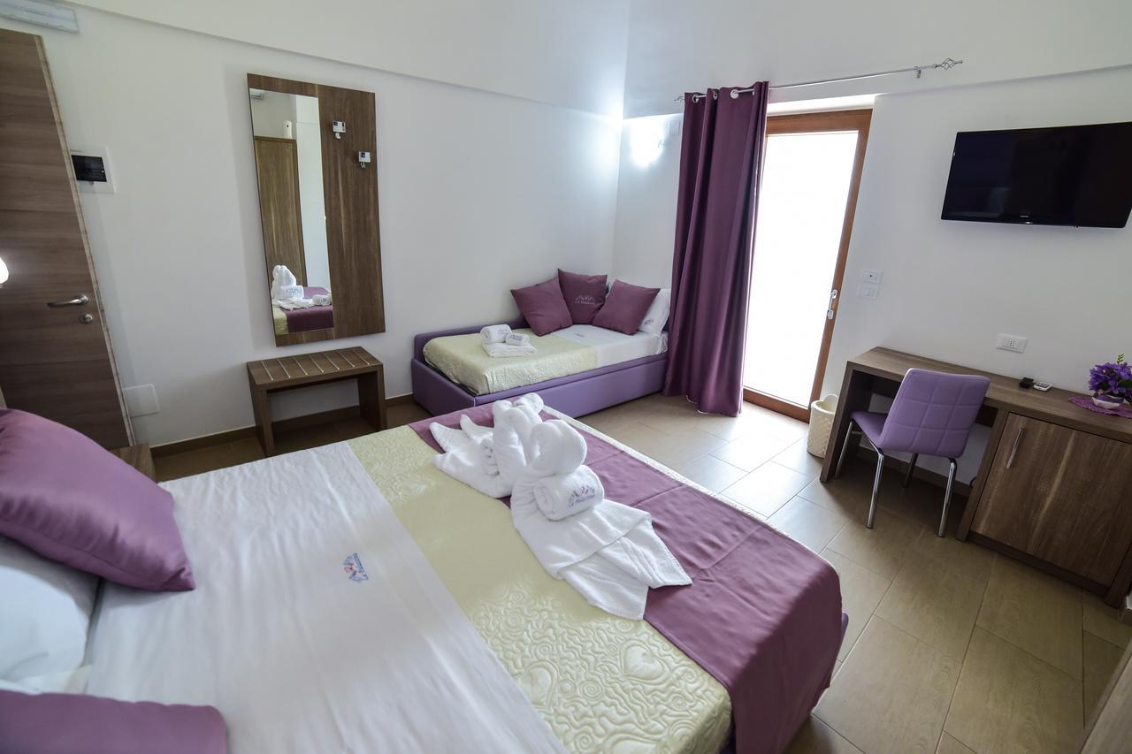 La Palazzina Bed & Breakfast Порто Чезарео Екстериор снимка